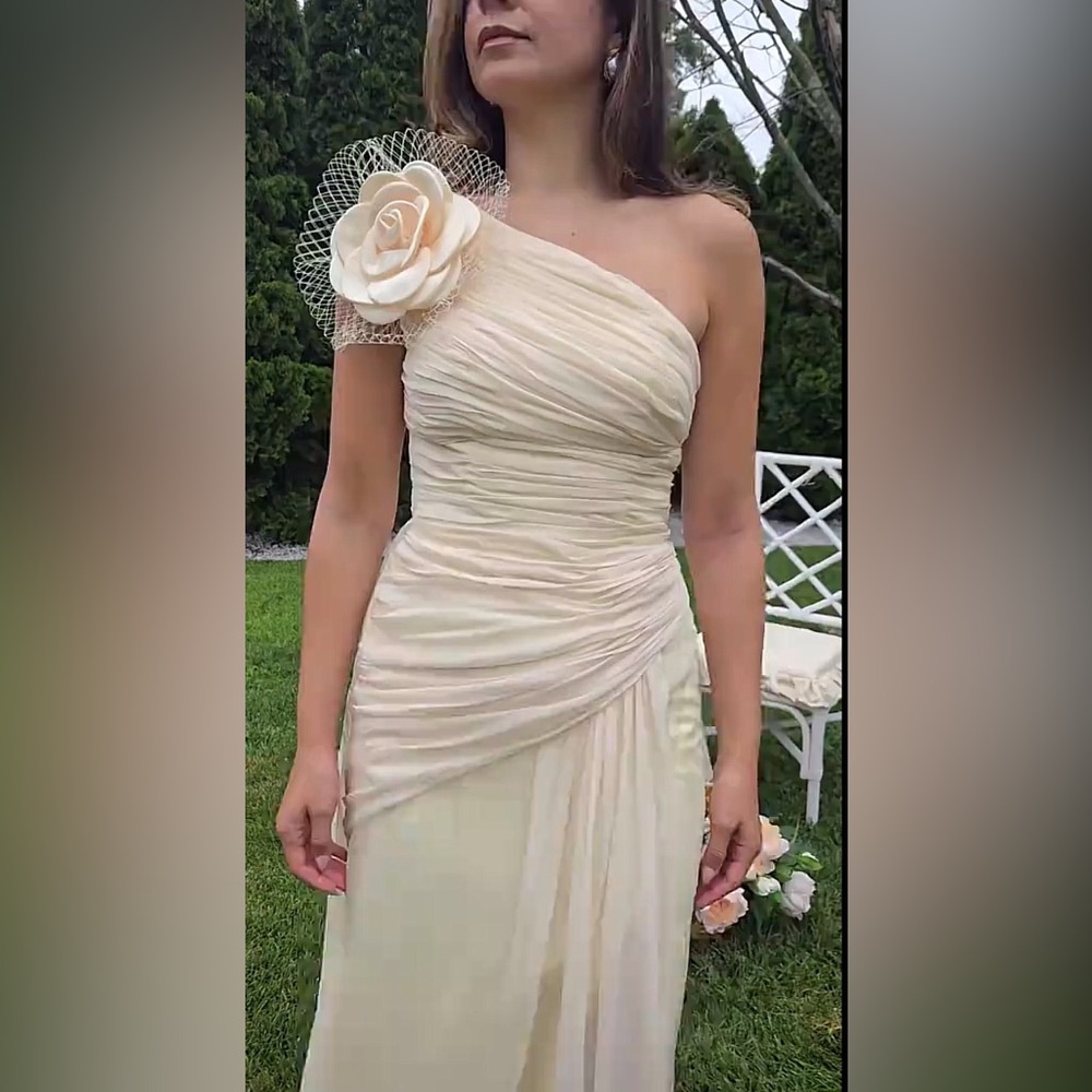 Elegant One-Shoulder Cream Evening Dress